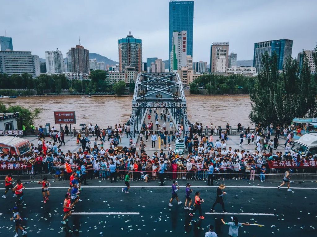 兰马全马男女赛会纪录,兰马破赛会纪录多少钱