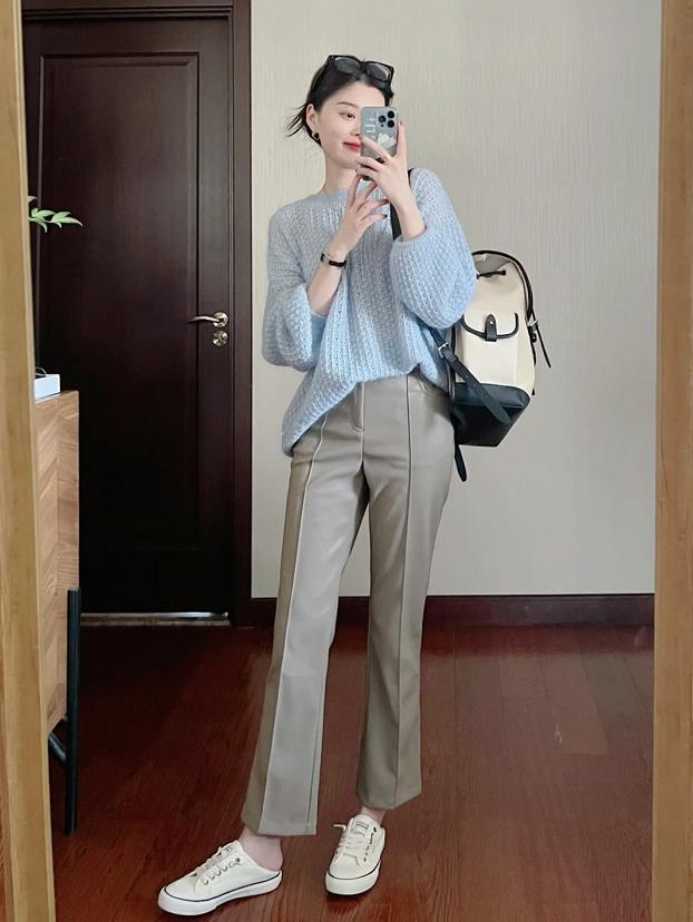 秋冬大地色穿搭的必备基础款,适合春夏秋冬又百搭的颜色