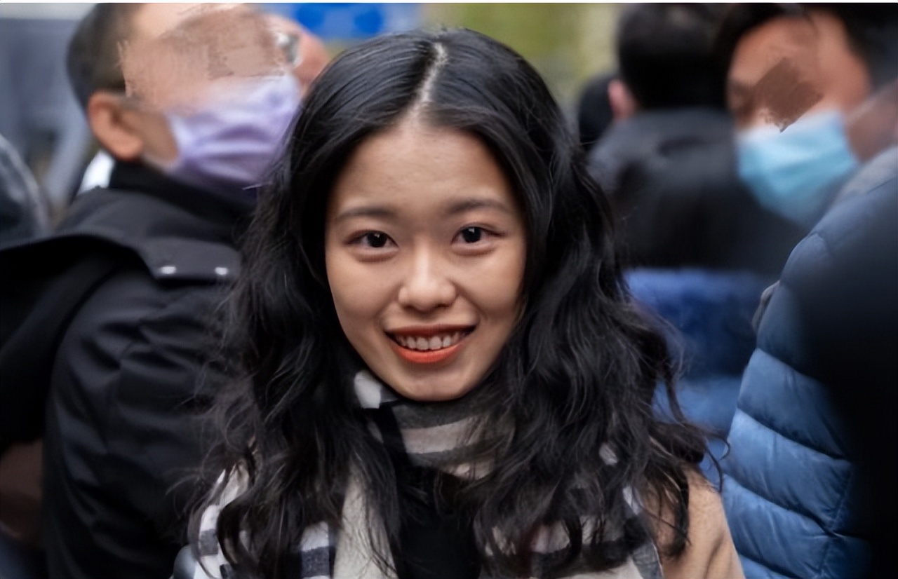 弦子朱军最近新消息,弦子二审败诉后当街宣读的视频