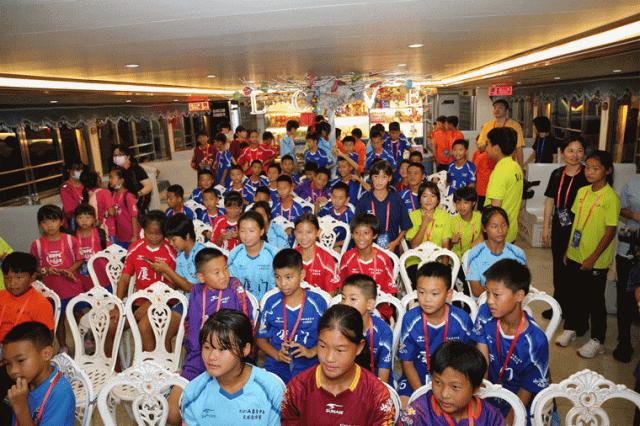 百年球场开赛两岸“足”梦少年齐聚厦门
