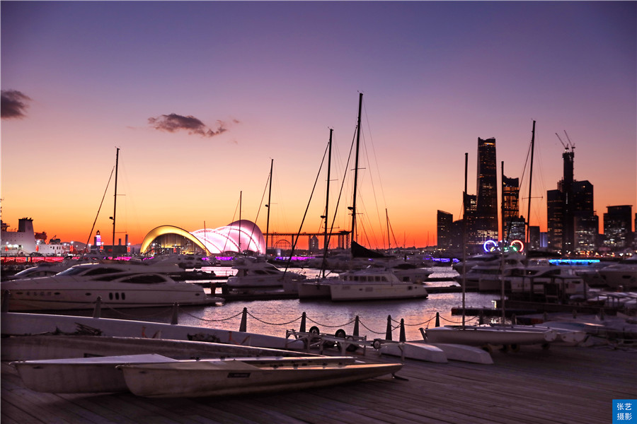 青岛作为中国宜居的旅游城市,青岛黄岛区维多利亚湾的周边环境