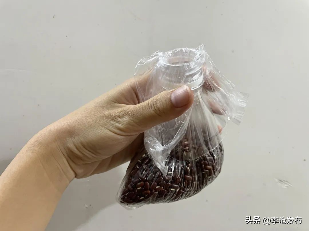 空水瓶如何变废为宝,喝完的水瓶不要扔变废为宝小视频