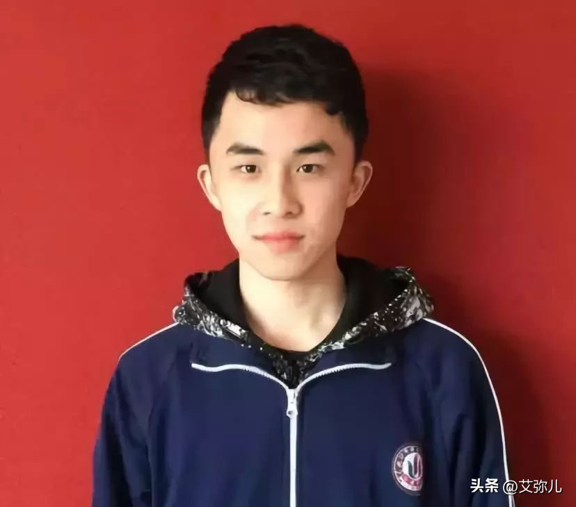 16岁少年救7岁男孩,篮球少年救人