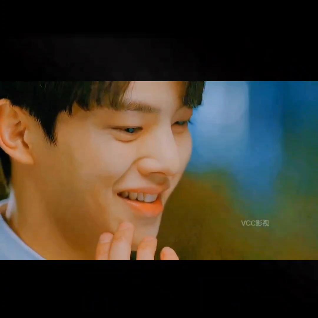 一个女孩子喜欢男孩子心理变化,女孩子会遇到很多爱自己的男孩子