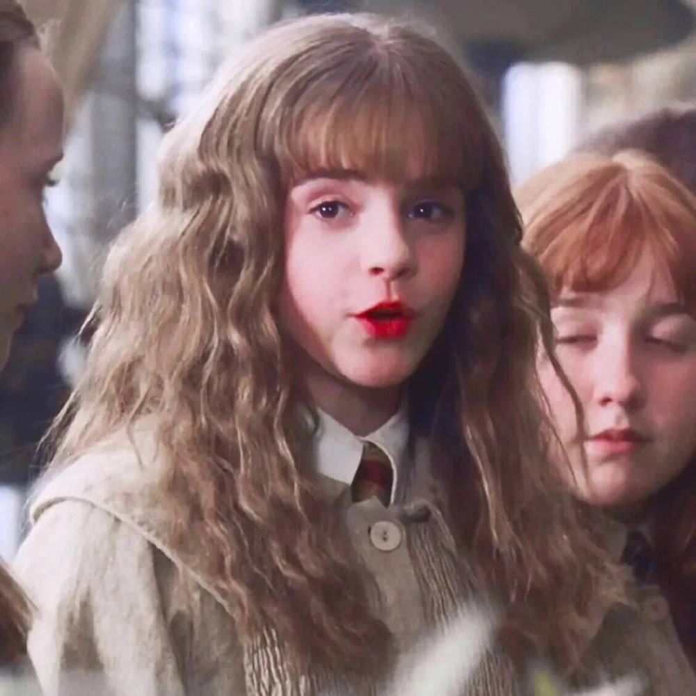 赫敏艾玛沃特森学历,赫敏艾玛沃特森短发