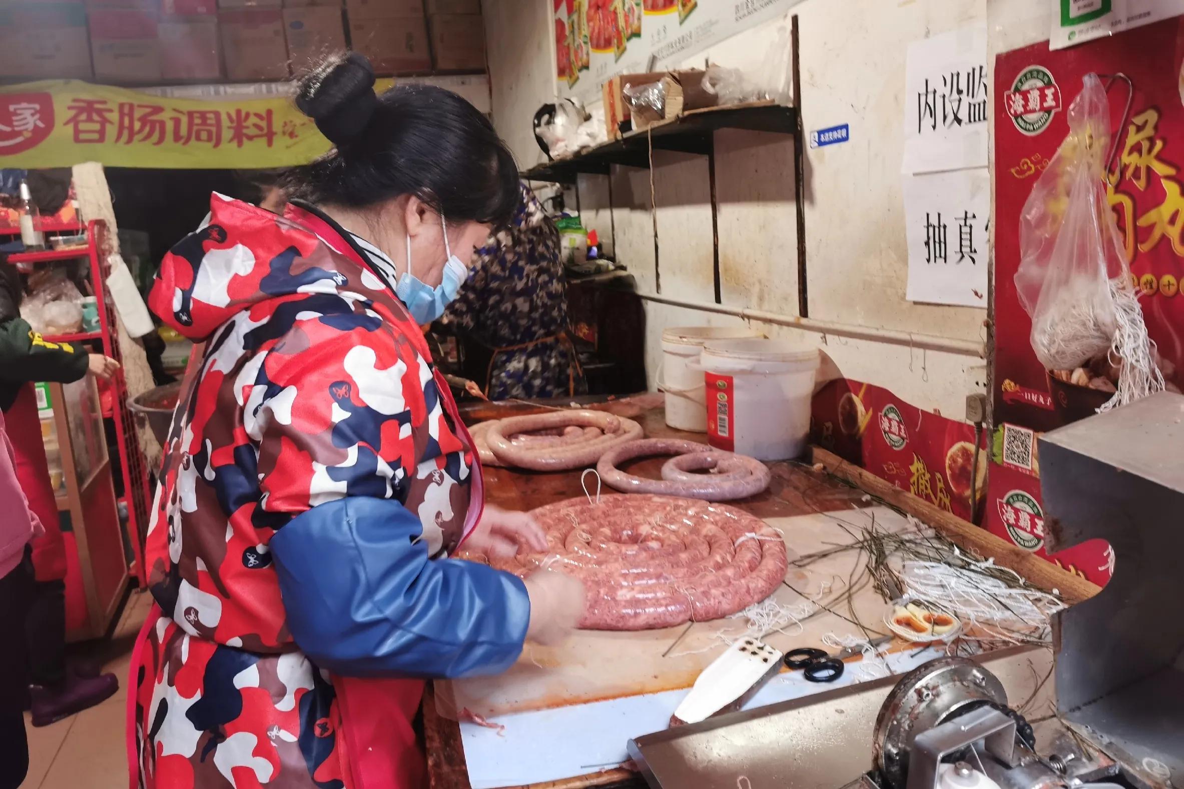 50岁男人身无分文,50岁的男人被老婆嫌弃赚钱少