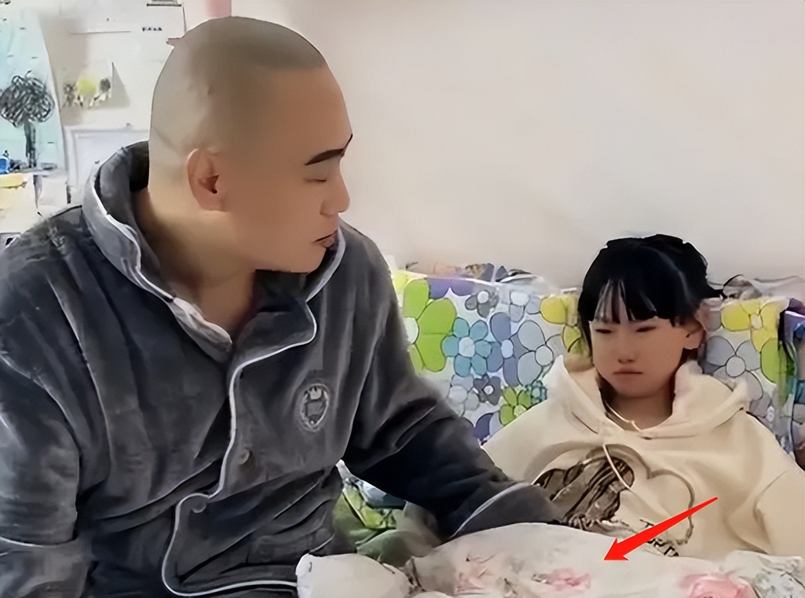 女儿来例假妈妈肚子疼为什么,12岁女儿来例假肚子疼怎么办