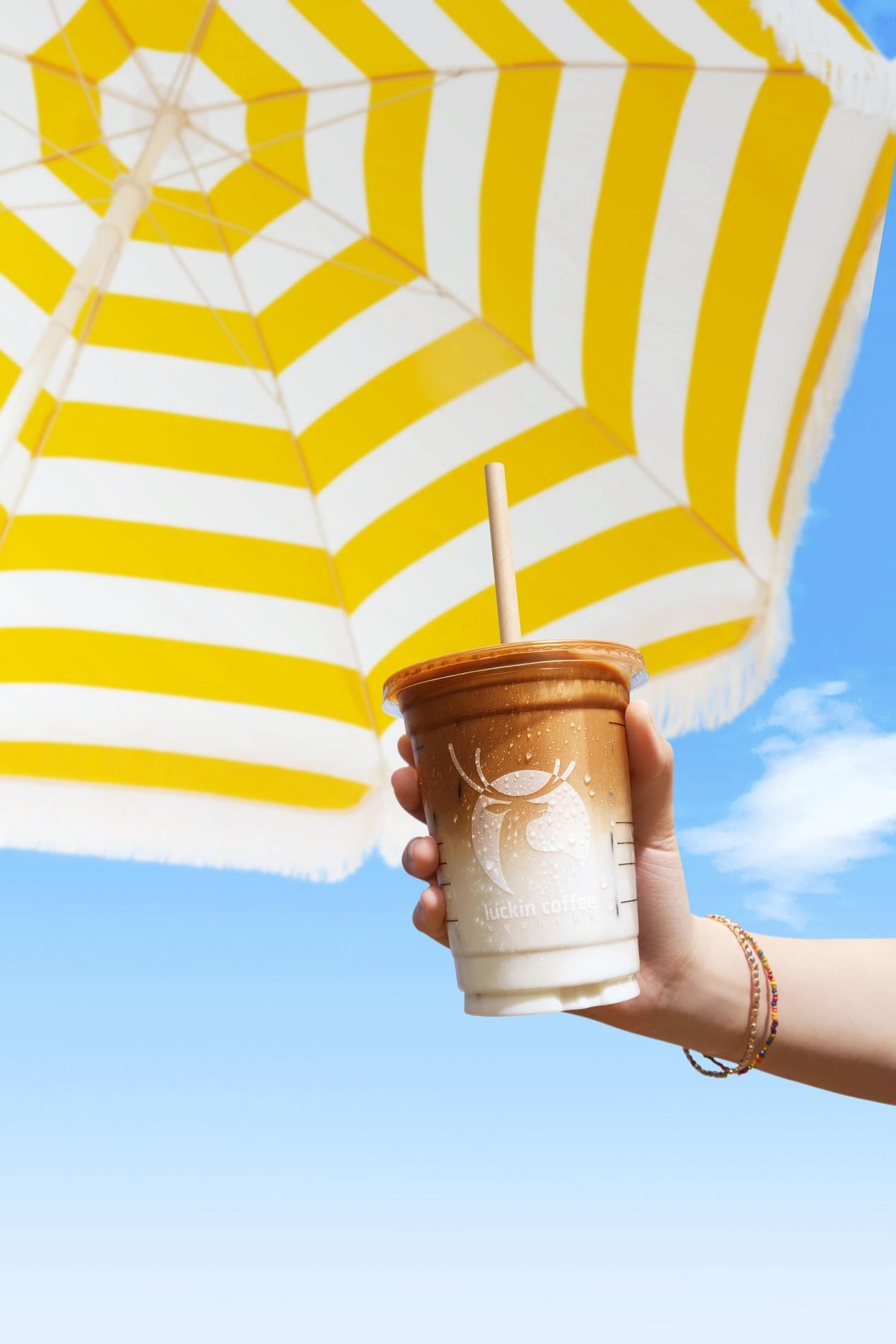 柑橘风味茶咖有多好喝？瑞幸蒸青日向夏拿铁上线，果香明亮茶鲜爽