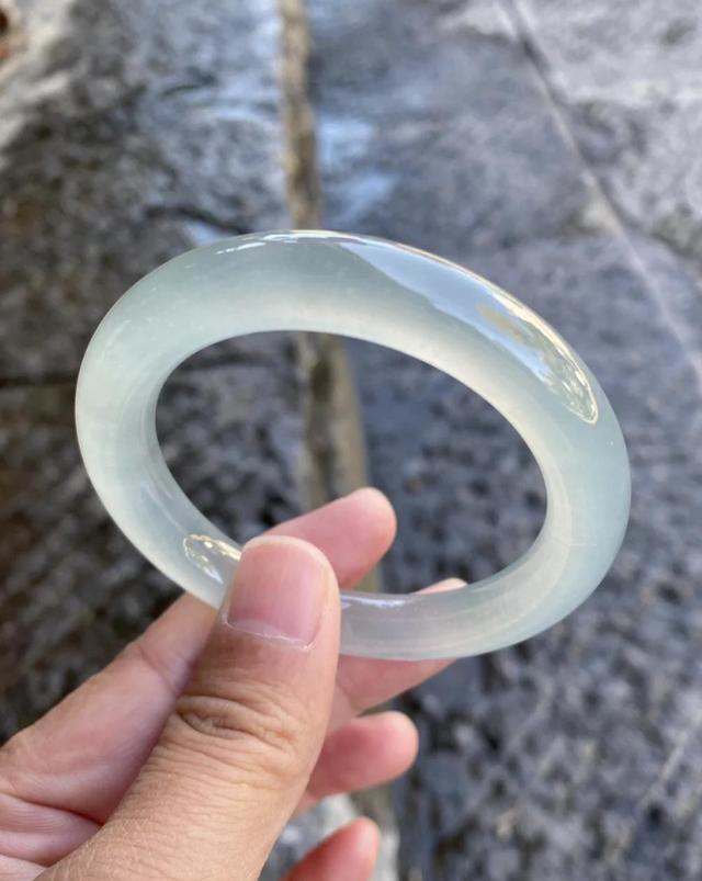 起胶起荧光的翡翠,起胶起莹的翡翠视频