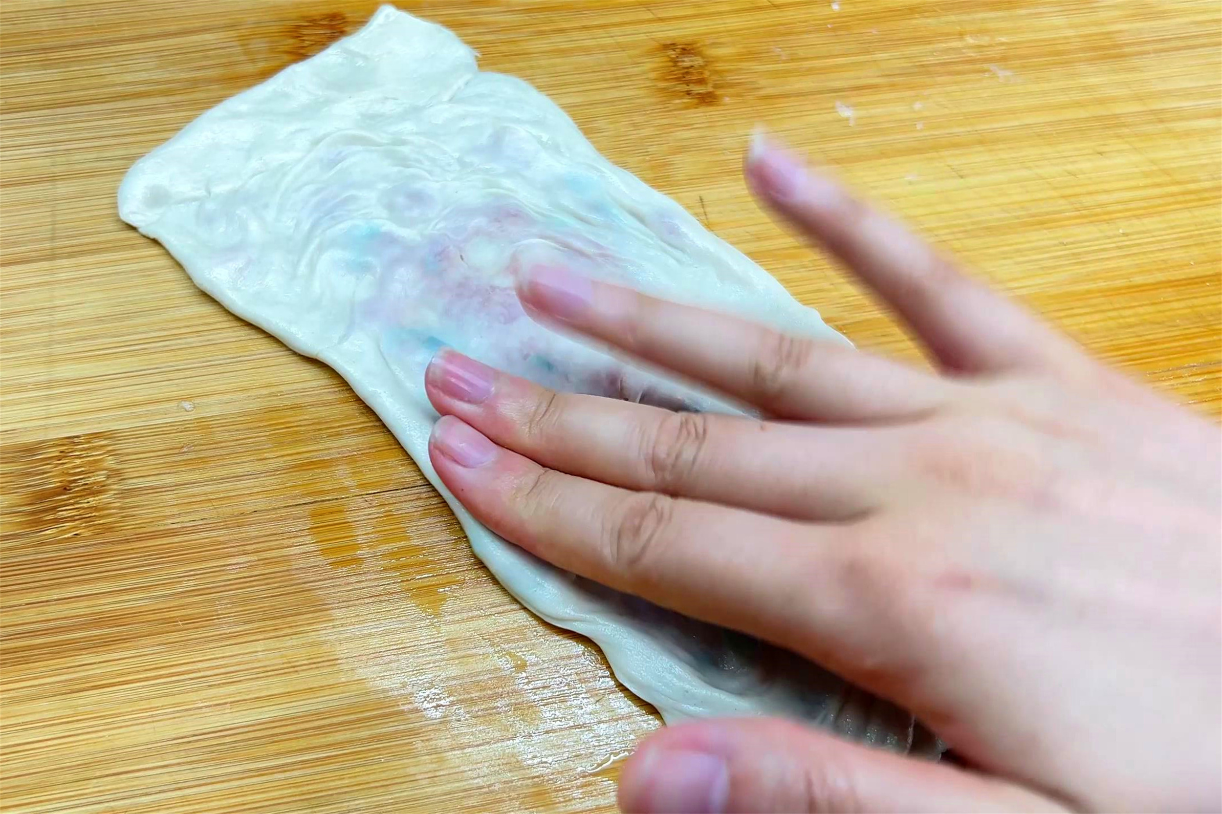 不放鸡蛋不用油炸的油条做法,小油条不用揉面最简单的家常做法