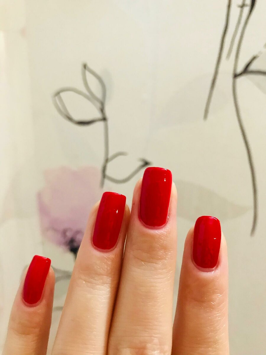 指甲有凹凸的波浪纹是什么原因,指甲渐变有条纹怎么解决