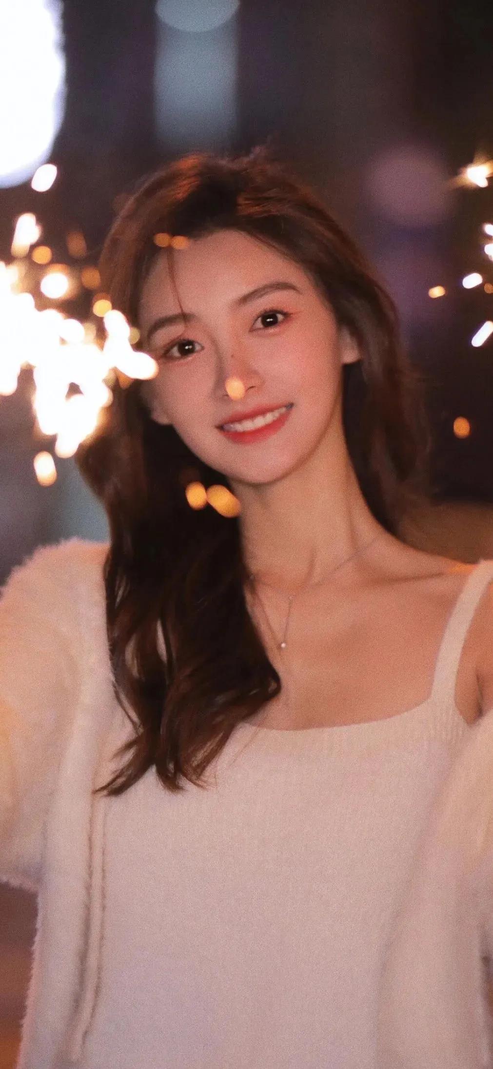 美女锁屏壁纸和桌面壁纸一套,抖音壁纸最近很火的美女壁纸原图