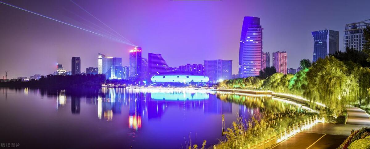 男子花10万块买了8套房搞笑名场面 (男子花10万块买了8套房真的假的)