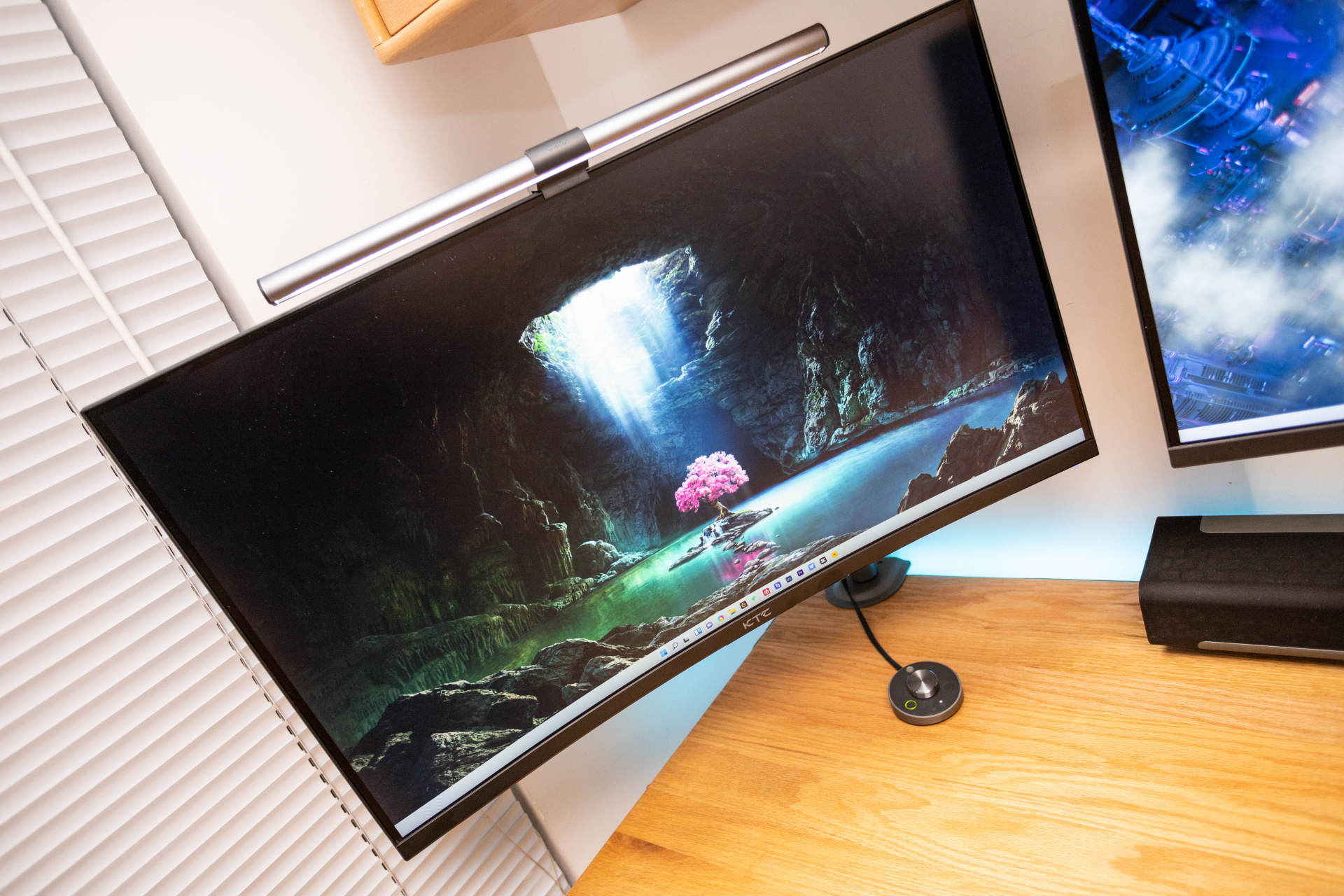 23.8英寸显示器桌面效果,桌面1.3米扩展显示器