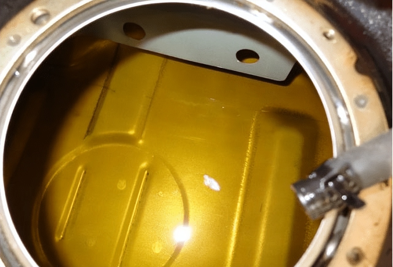 油表灯亮了一直开油泵会坏嘛,油表灯亮了是不是就油泵有油了