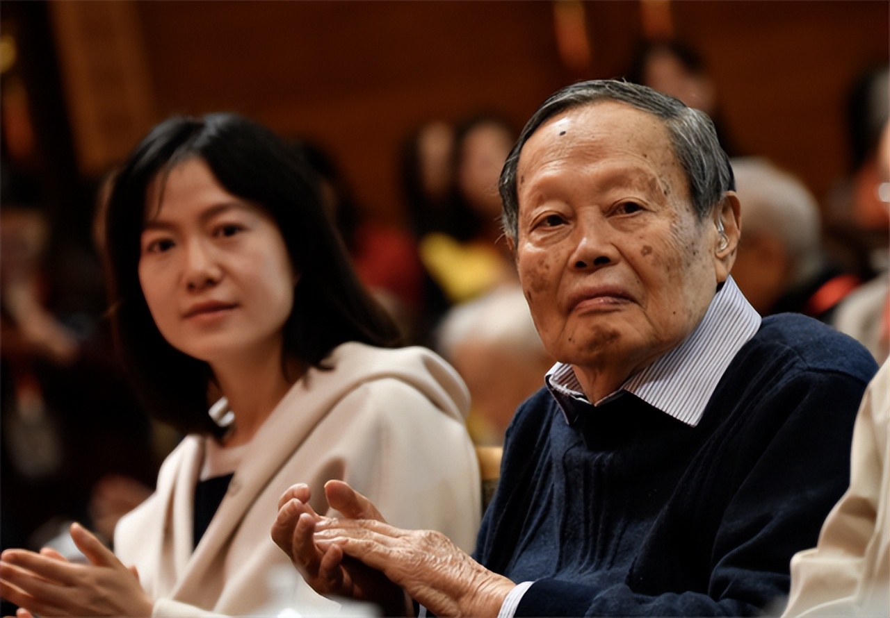 翁帆继承了杨振宁的别墅吗,杨振宁给翁帆留一套房子