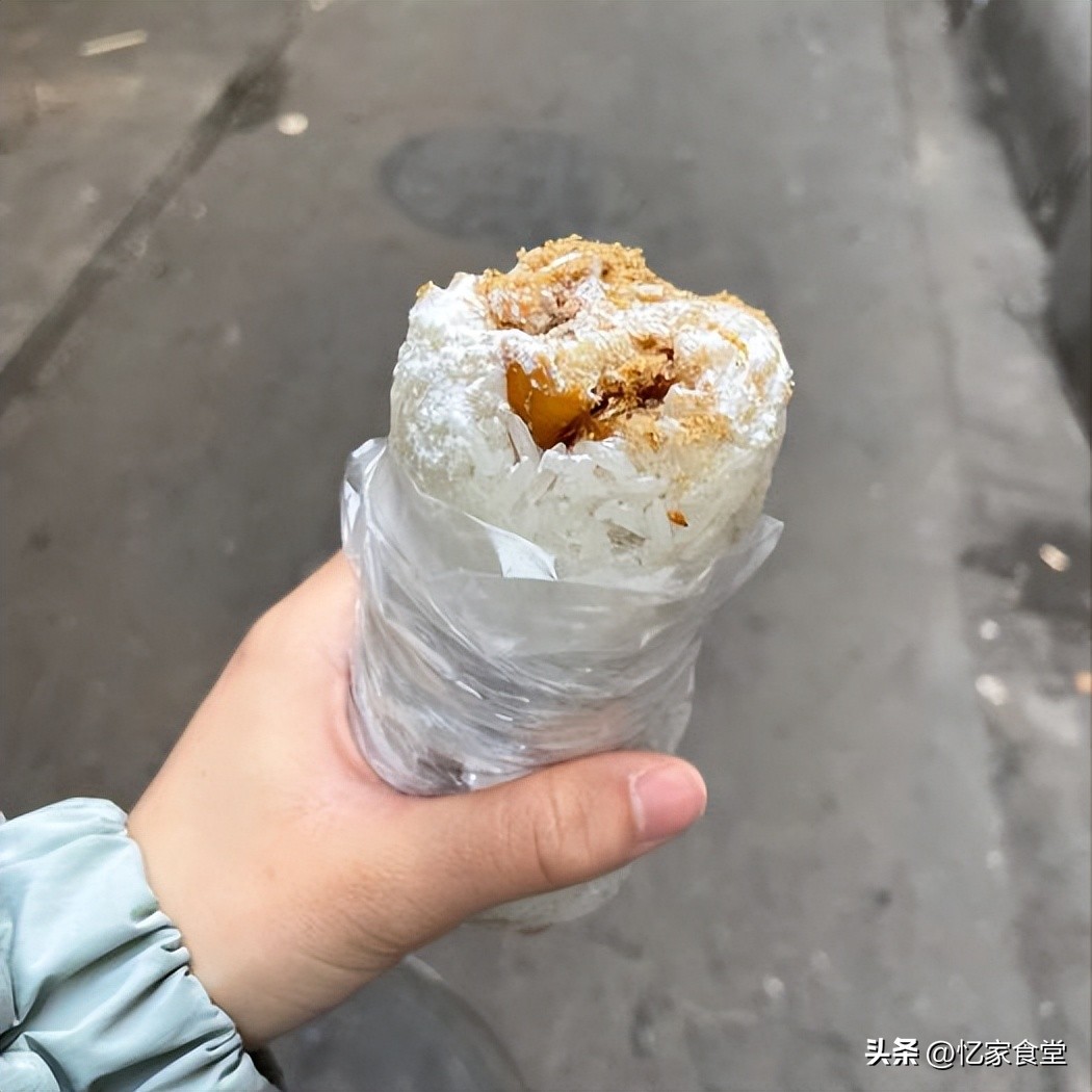 山西小伙来武汉，在路边点了一份早餐：原谅我没见过世面，吃不下