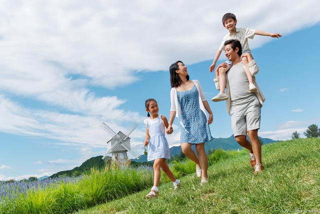 爸爸脾气暴躁不交流对孩子的影响,爸爸心情不好发脾气宝宝安慰