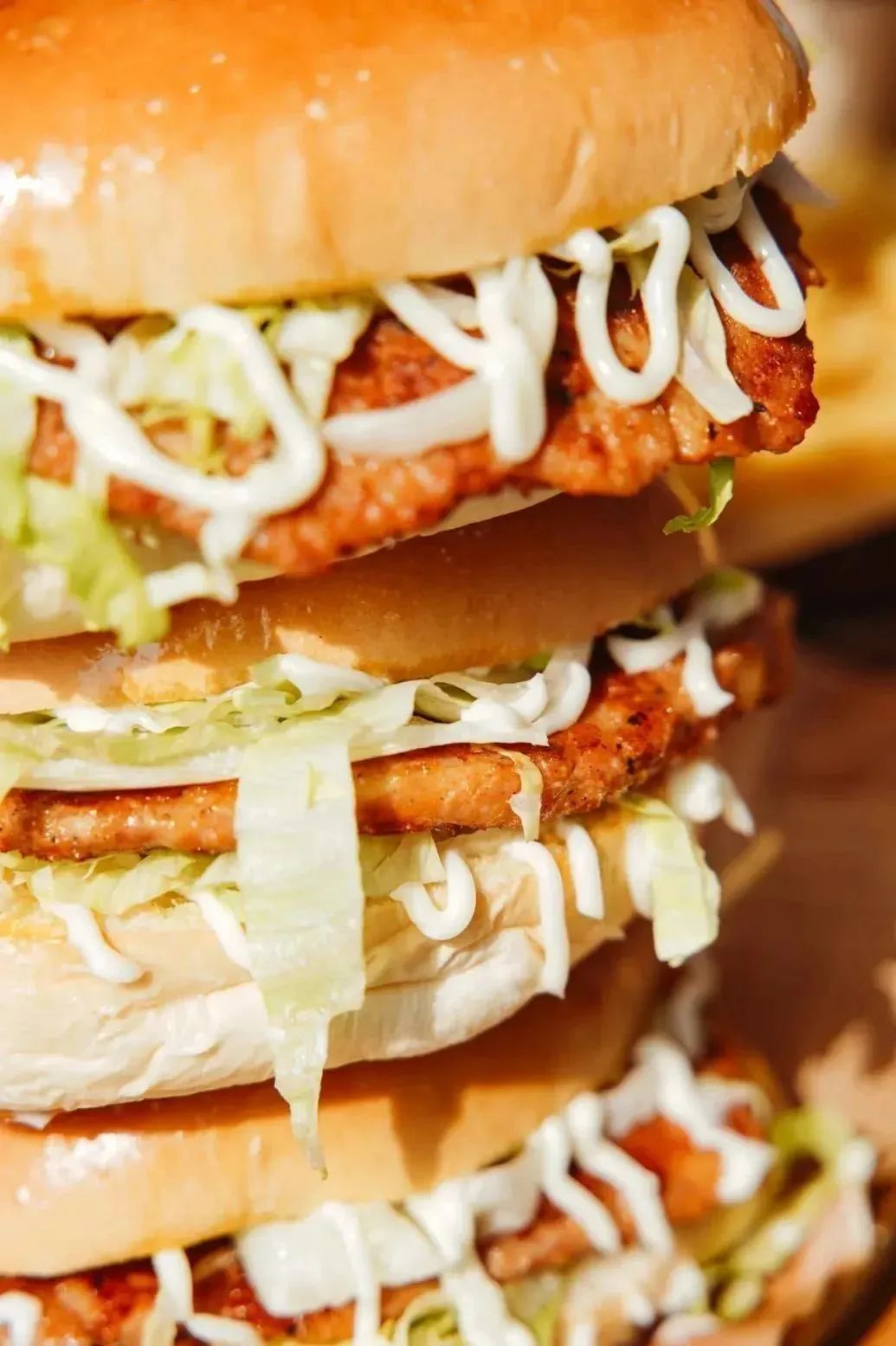 丹霞庄出现一个奇怪阿叔,一万块的店租竟卖起一元一只大鸡腿