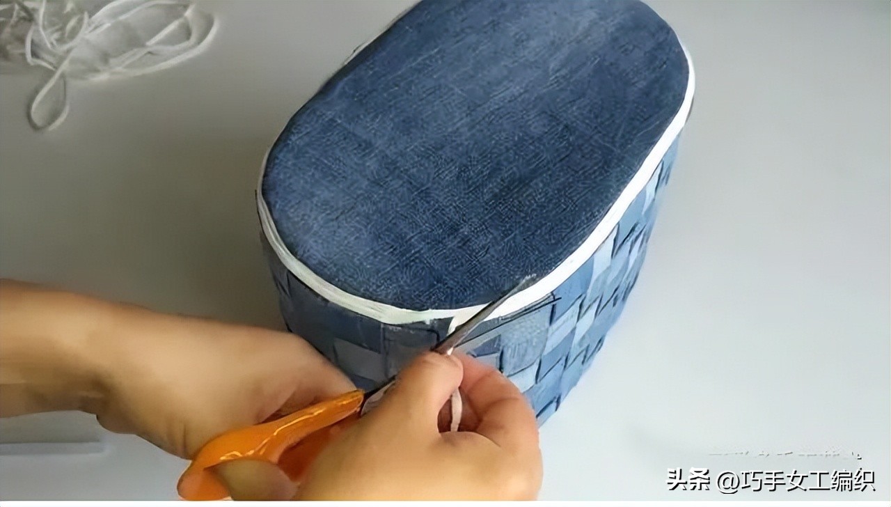 牛仔裤收纳神器改造,旧牛仔裤布条再利用的妙招