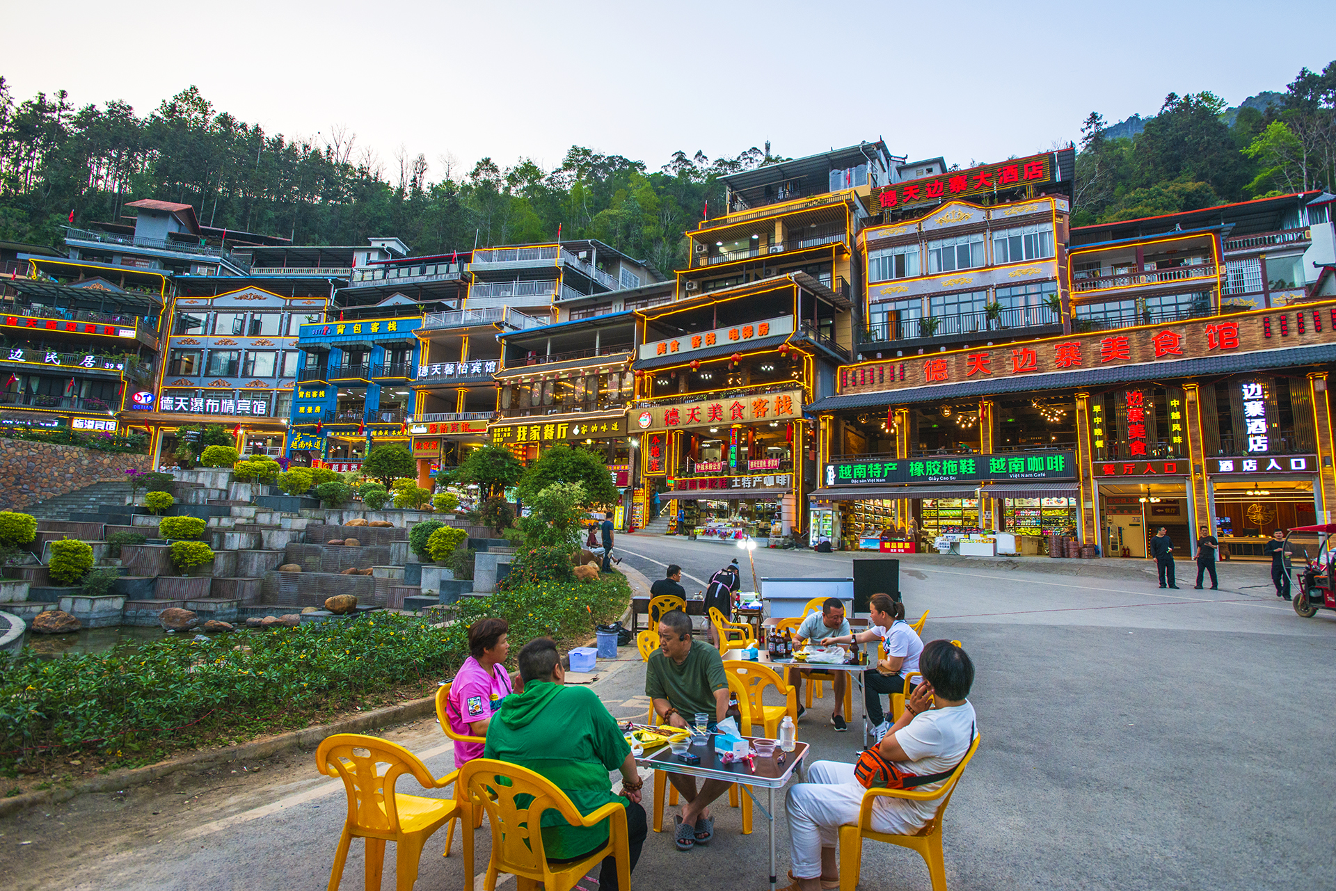 自驾德天瀑布吃什么,德天瀑布自驾一日游详细攻略大全