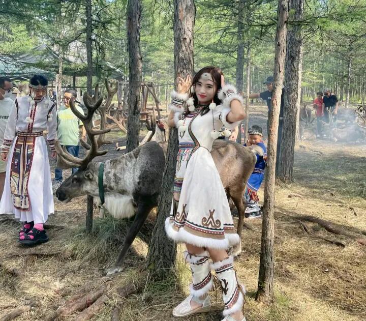 五十六个民族服饰傈僳族,五十六个民族代表服饰图片