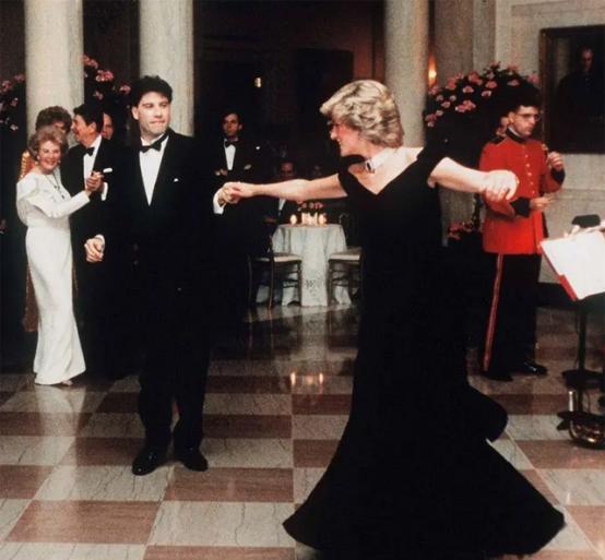 戴安娜特朗普情史,戴安娜离婚后为什么保留王妃头衔