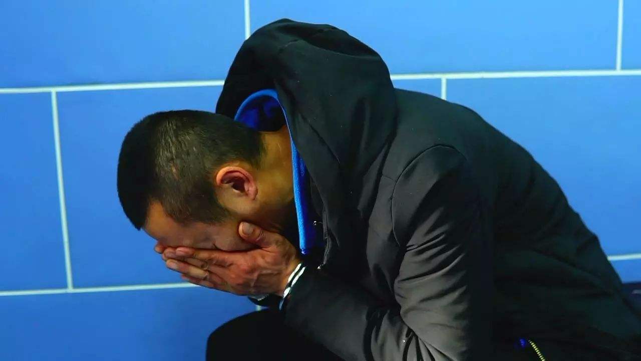 18年浙江快递小哥结识“亿万富豪”，帮送货险些倾家荡产，咋回事