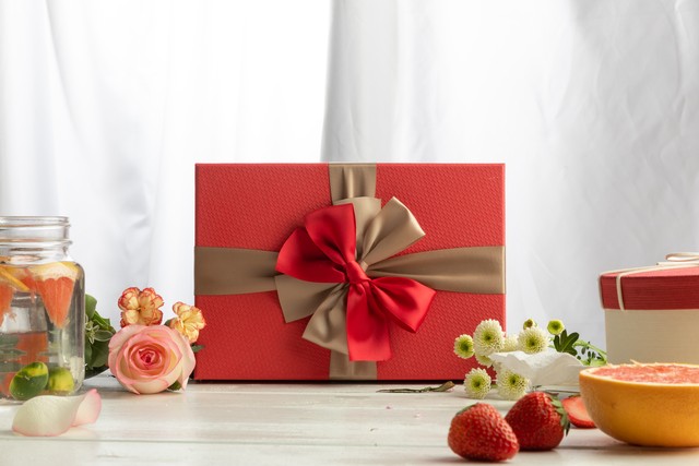 男生老是送我吃的东西,男生老是送一些便宜的小礼物