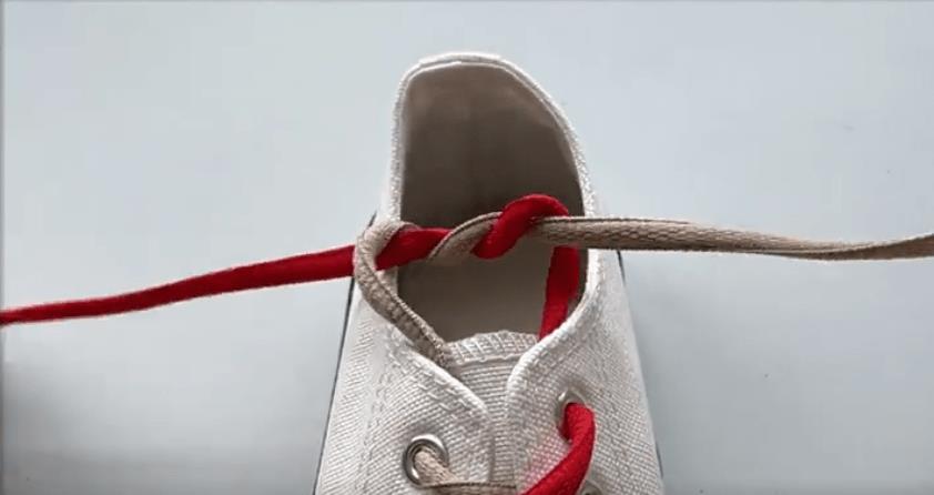 鞋带狂人必备：换个打法鞋带不散架！
