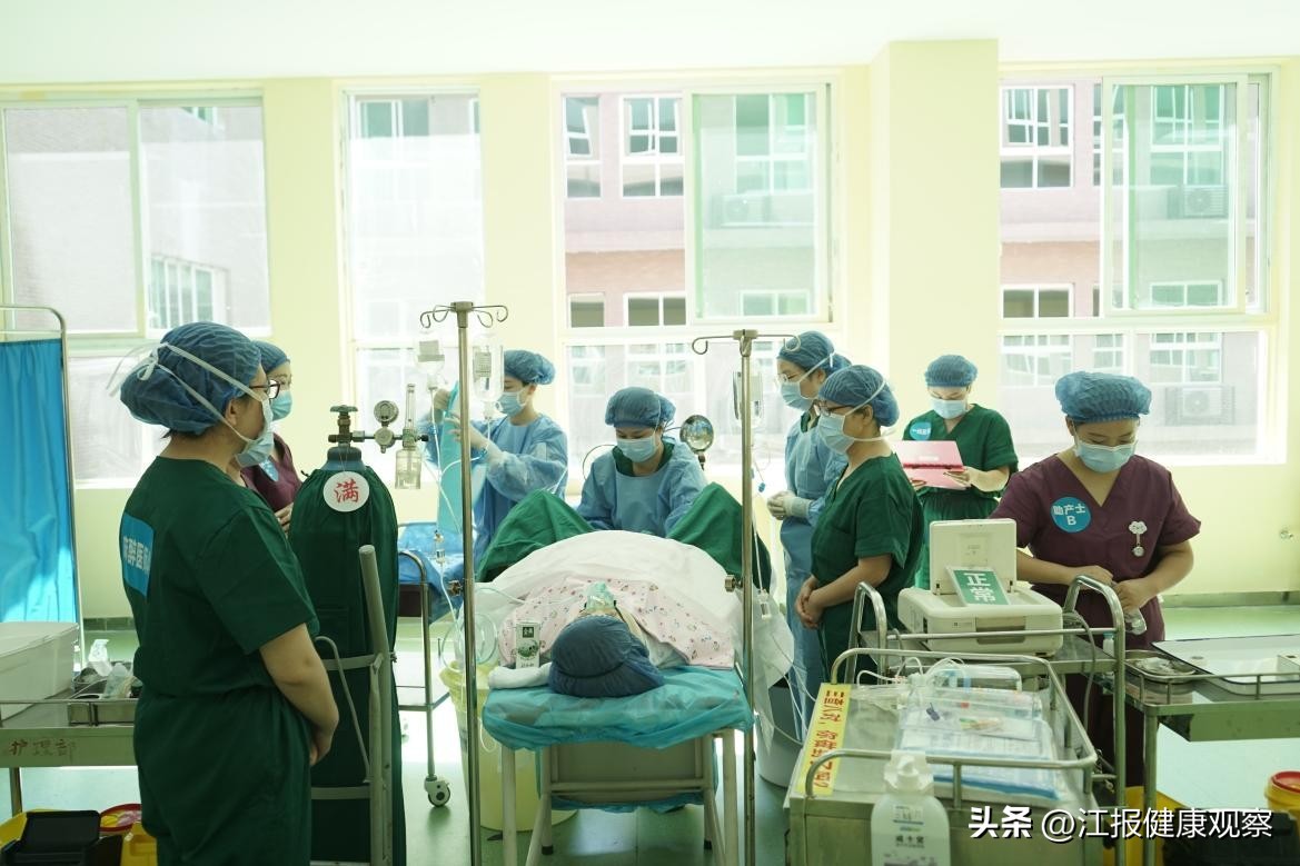 景德镇市妇幼保健院危重孕产妇救治中心和危重新生儿救治中心顺利通过市级评审验收