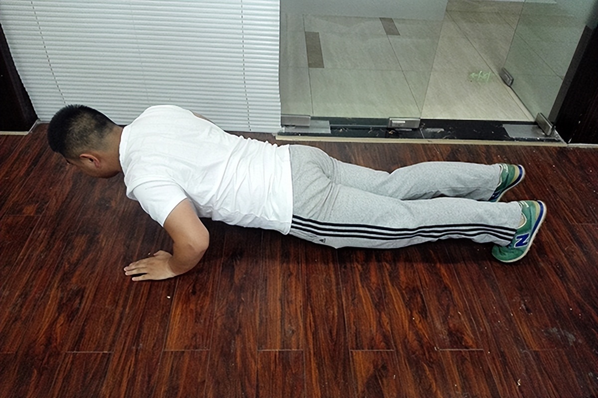 天气太热夏天都穿什么长裤,天气炎热穿什么衣服防暑