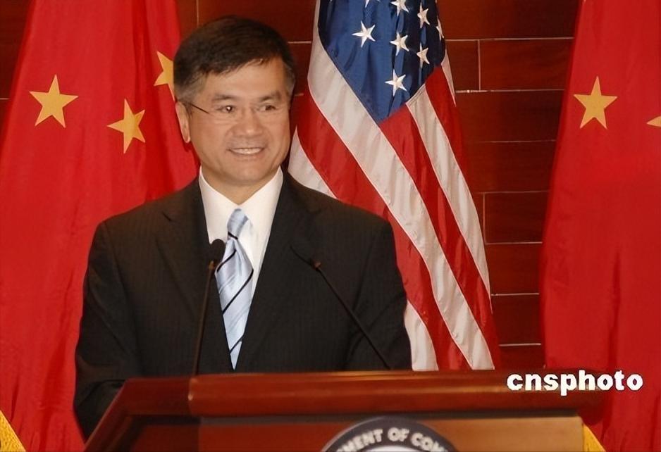 美国华裔部长骆家辉：任期内多次*压打**华为，卸任后竟来中国捞金？