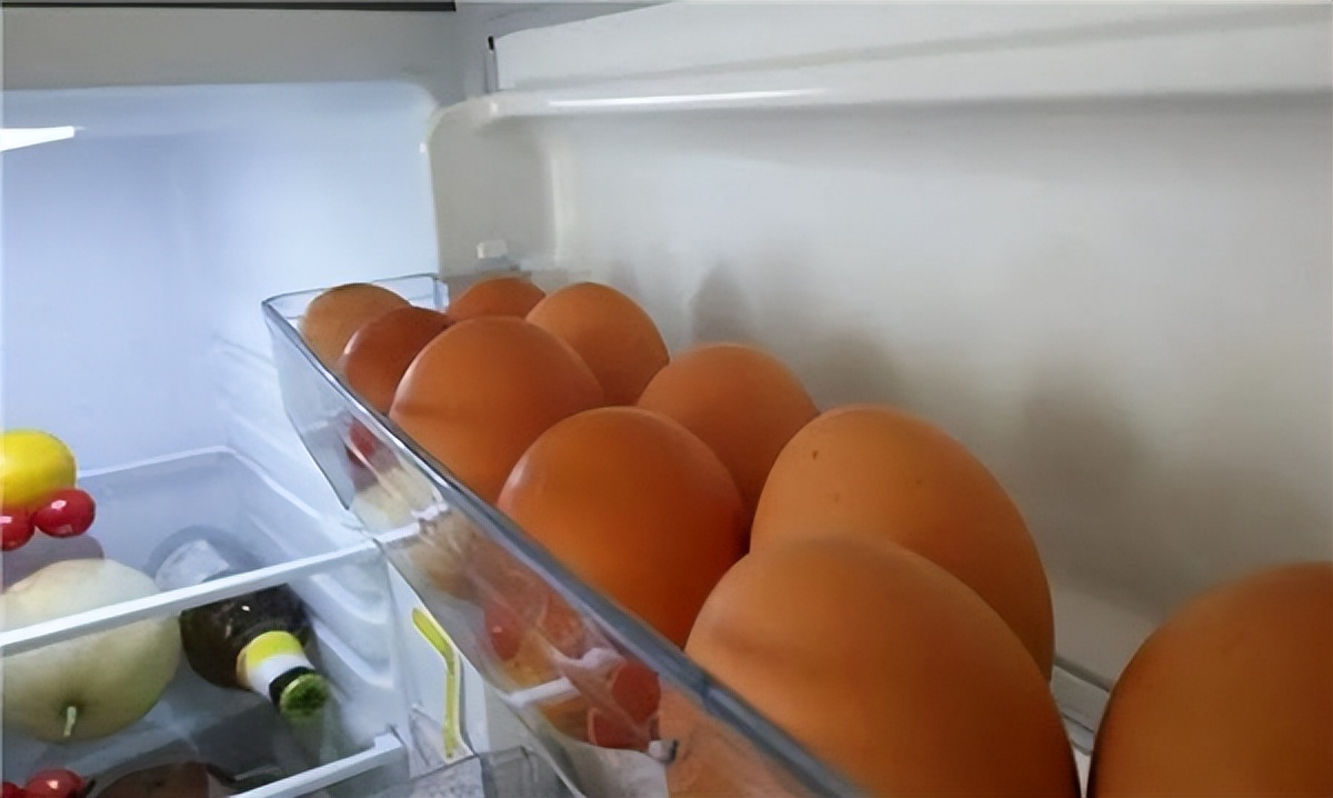 超市买的鸡蛋放冰箱里,超市买的鸡蛋放了一个月还能吃吗