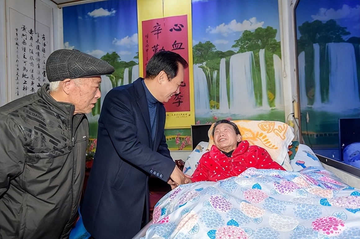 许家印之妻丁玉梅：住出租屋陪丈夫创业，恒大危机击不垮夫妻情