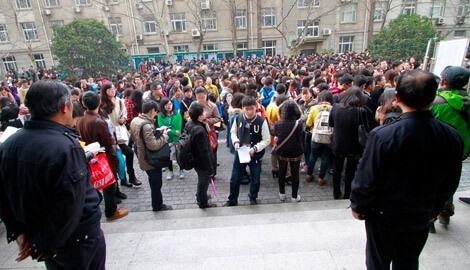 越来越多人考公务员正常吗,越来越多毕业生选择公务员