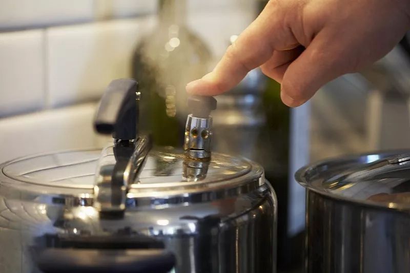 电压力锅和高压锅什么区别,电压力锅和高压锅哪个更好