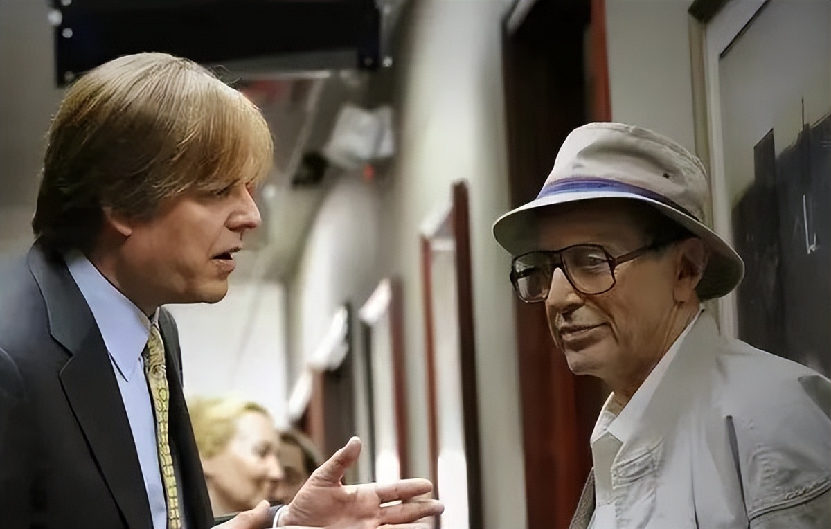 他设计了一个安乐死舱，30秒一键去世，能搬到任何地方