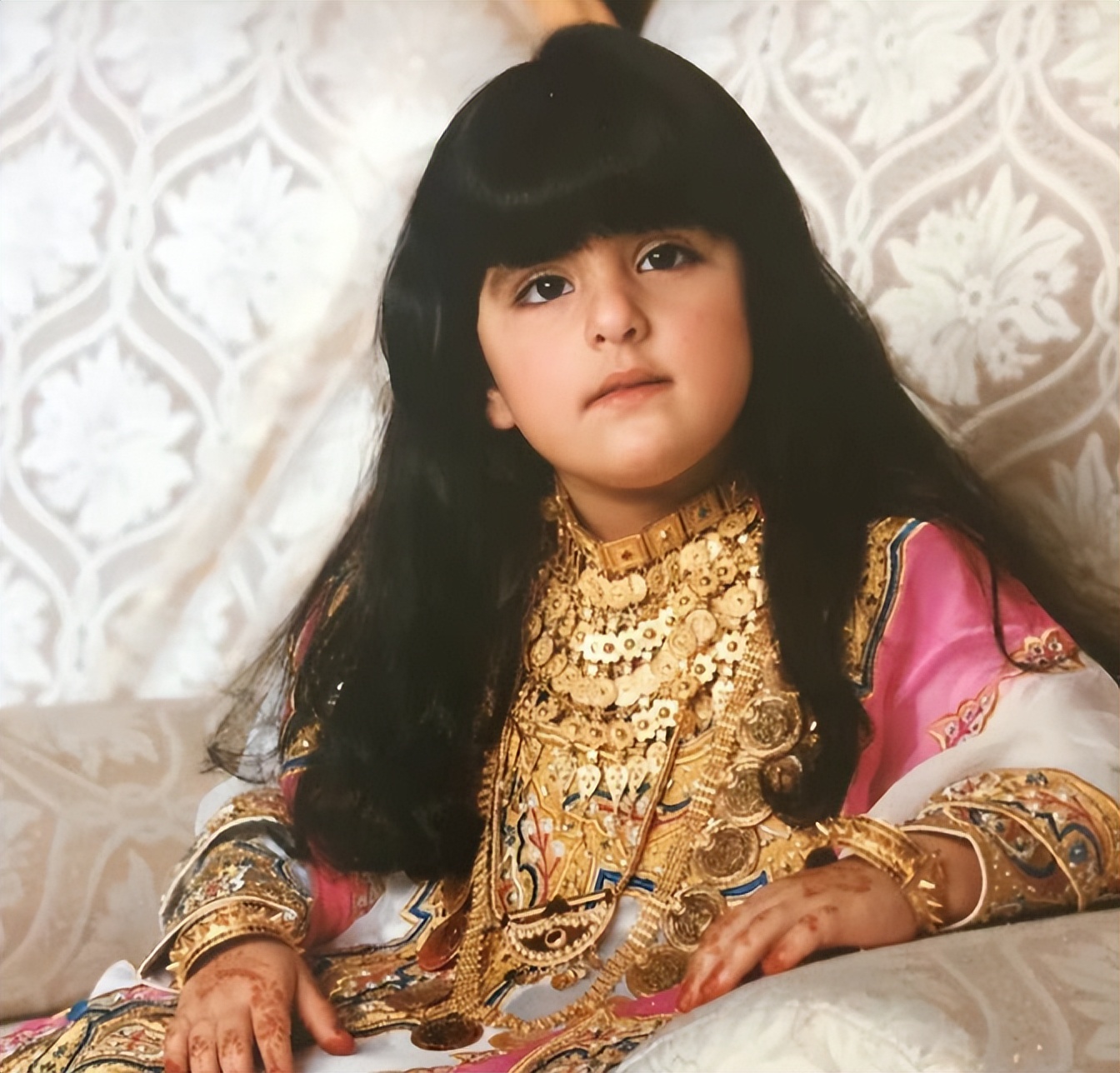 原来圣裔血统,也难逃童婚的命运啊