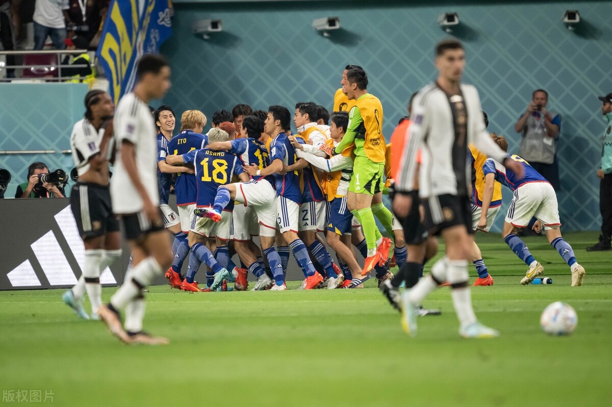 世界杯日本队2-1逆转胜德国冷门,2018年足球世界杯德国vs日本比赛