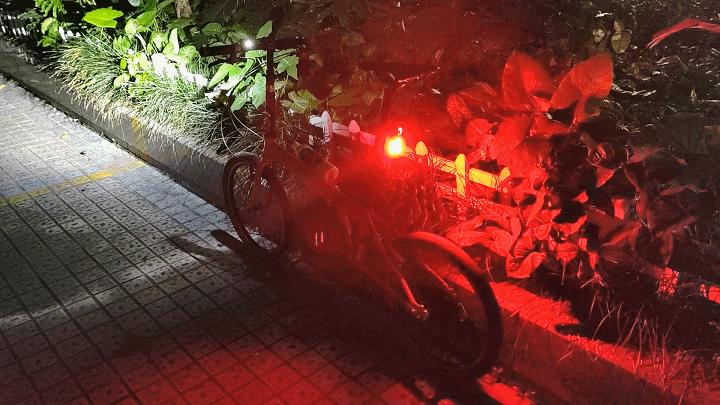 迈极炫seemeedv测评,迈极炫尾灯行车记录仪一直闪白灯