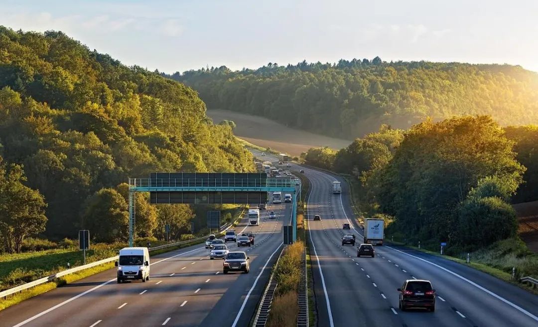 高德和百度地图哪个更适应比亚迪,高德地图和百度地图谁出来的早