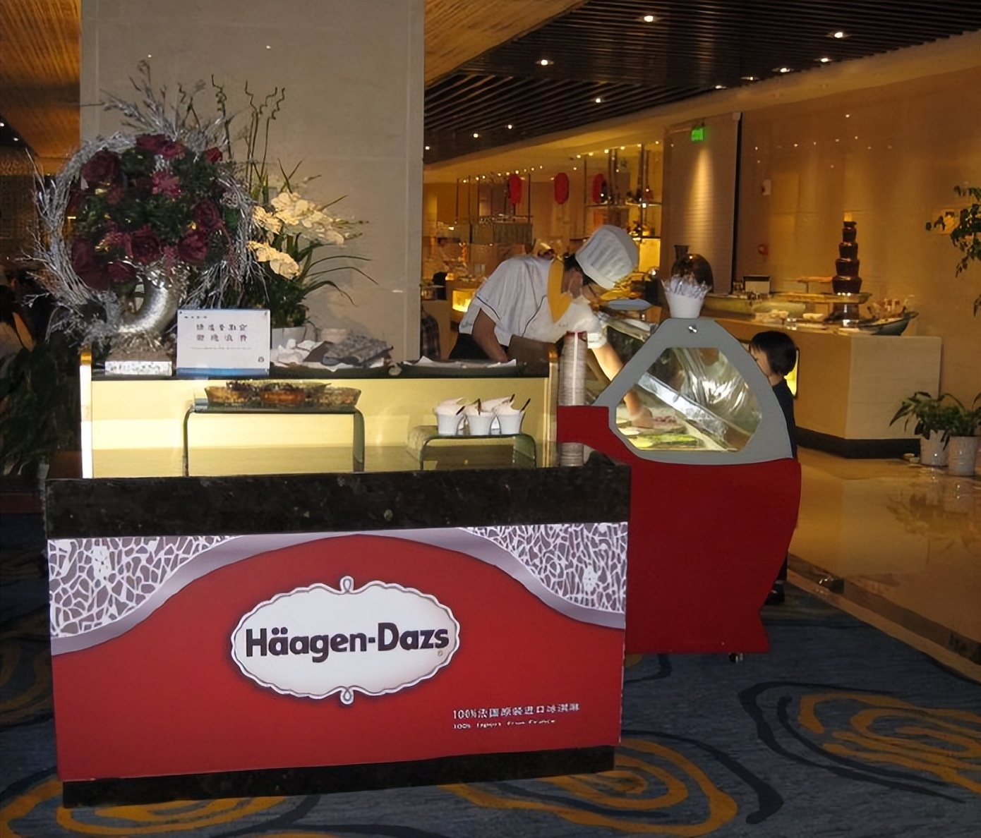 暴跌6亿！火了22年的网红店鼻祖，忽悠不动中国女人