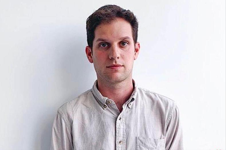 老美*官高**，喜提“排泄物”全球笑话!