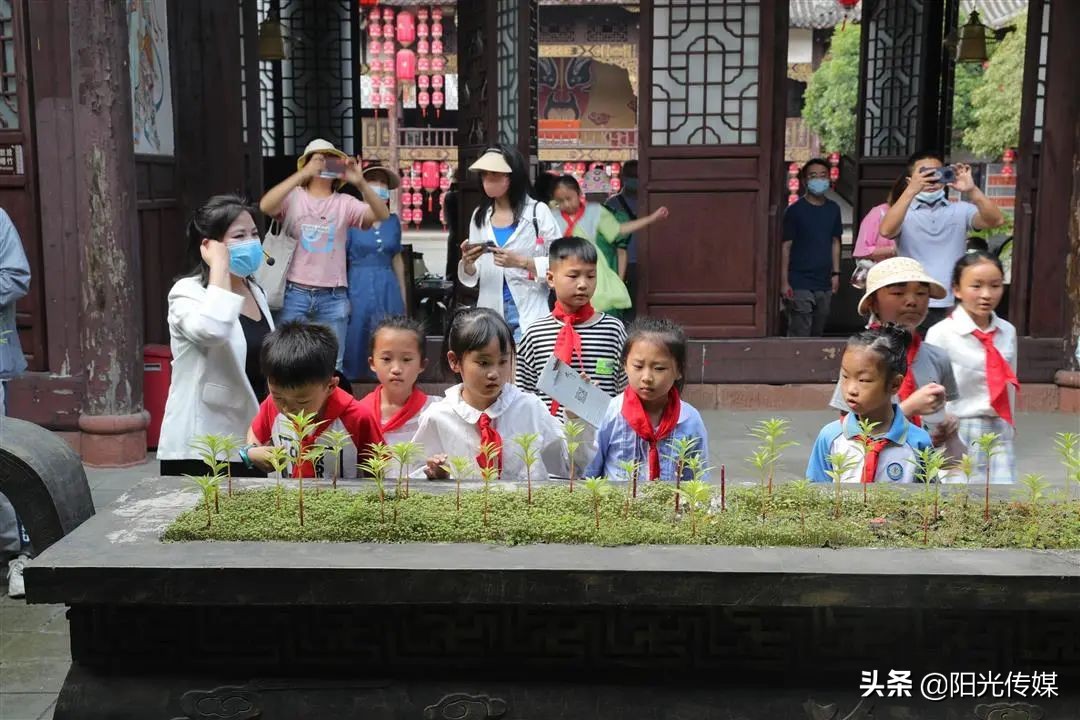 红领巾讲解员寻访红色足迹,红领巾寻访活动我是红领巾讲解员