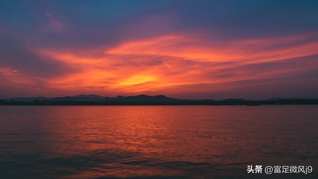 两难:钱难挣，屎难吃。俩别有:有啥别有病，没啥，别没钱。