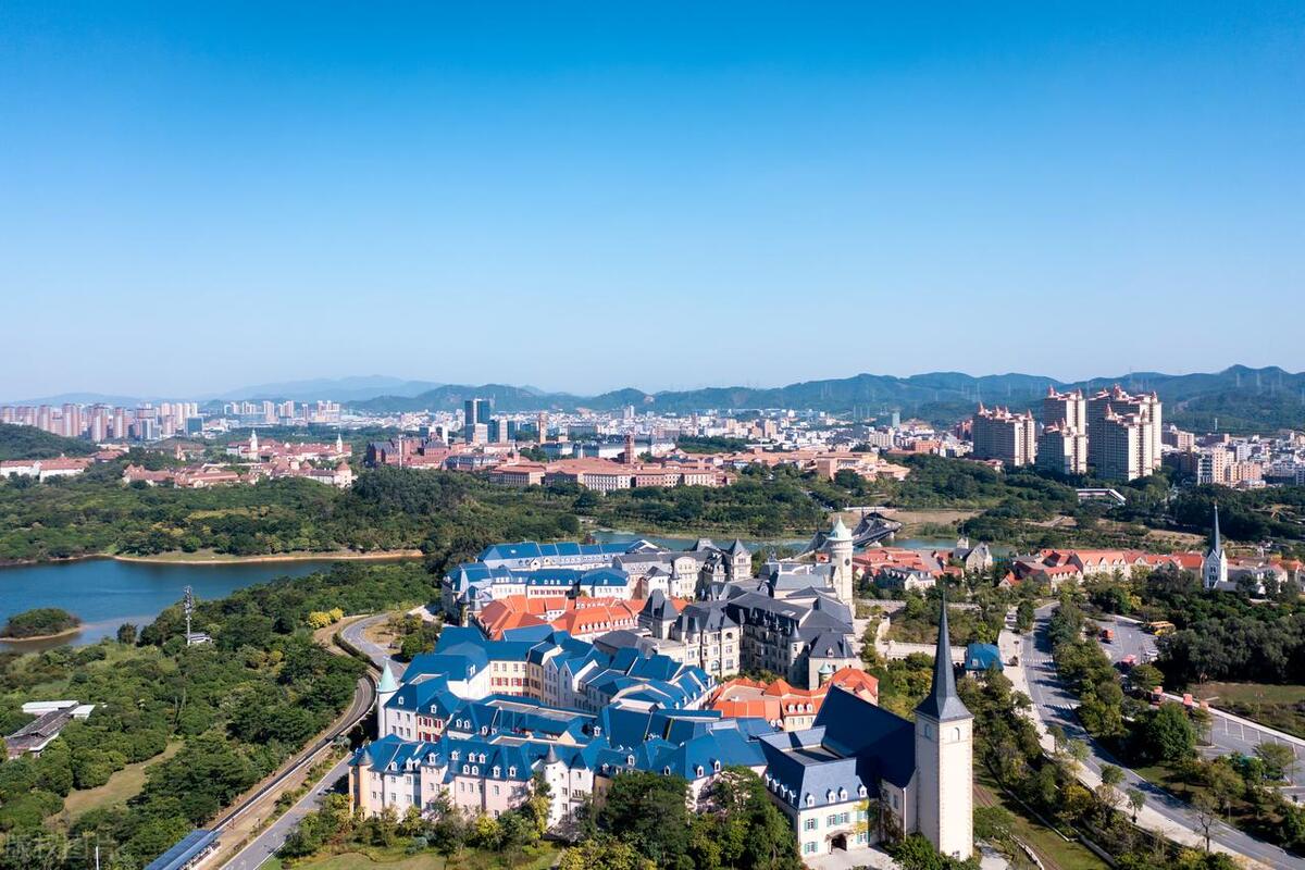 16岁打工妹25年后变成中国女首富,十年打工妹成为公认百亿女富豪