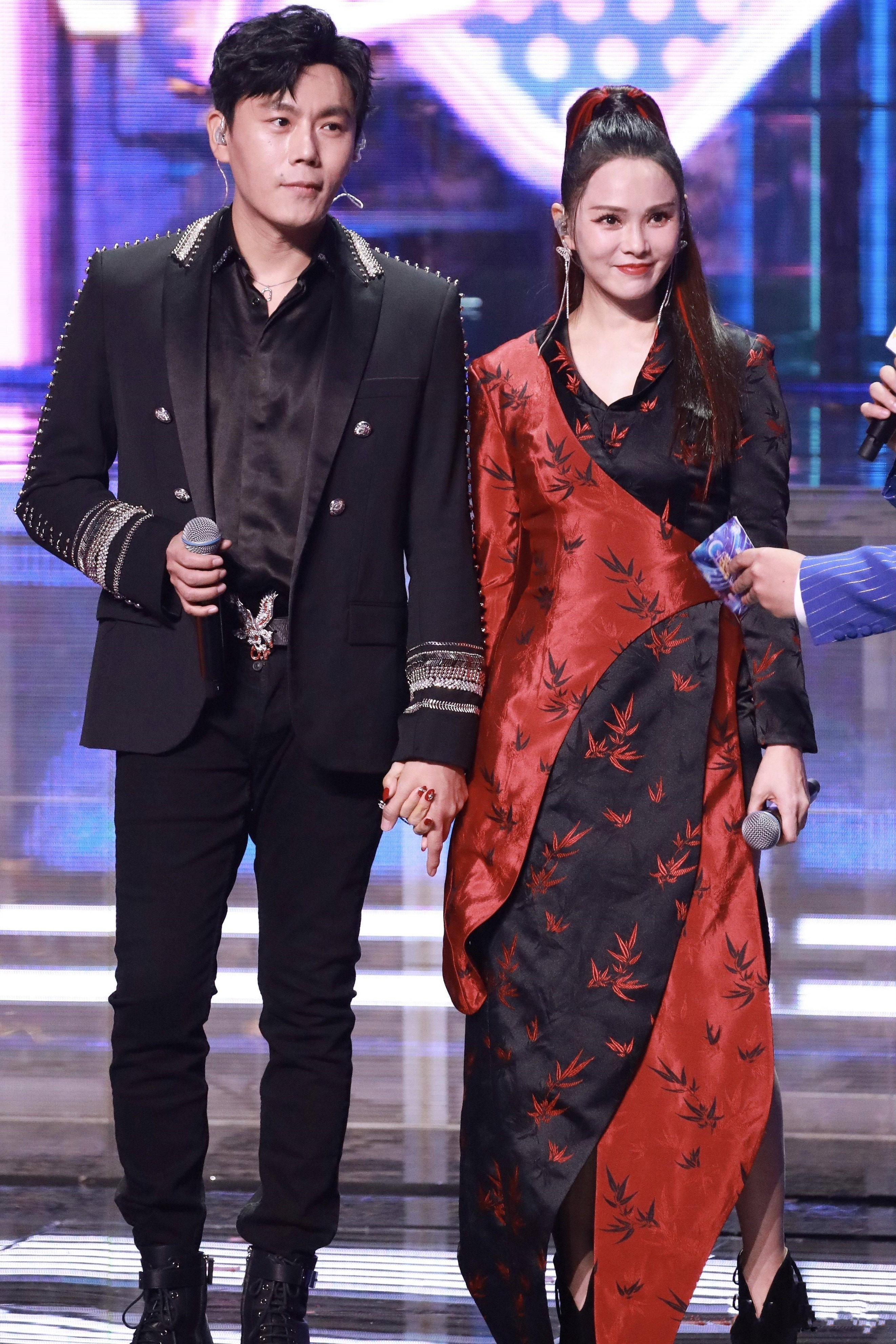 3天7个瓜，官宣分手、辟谣婚变、拒付抚养费，个个都是大瓜