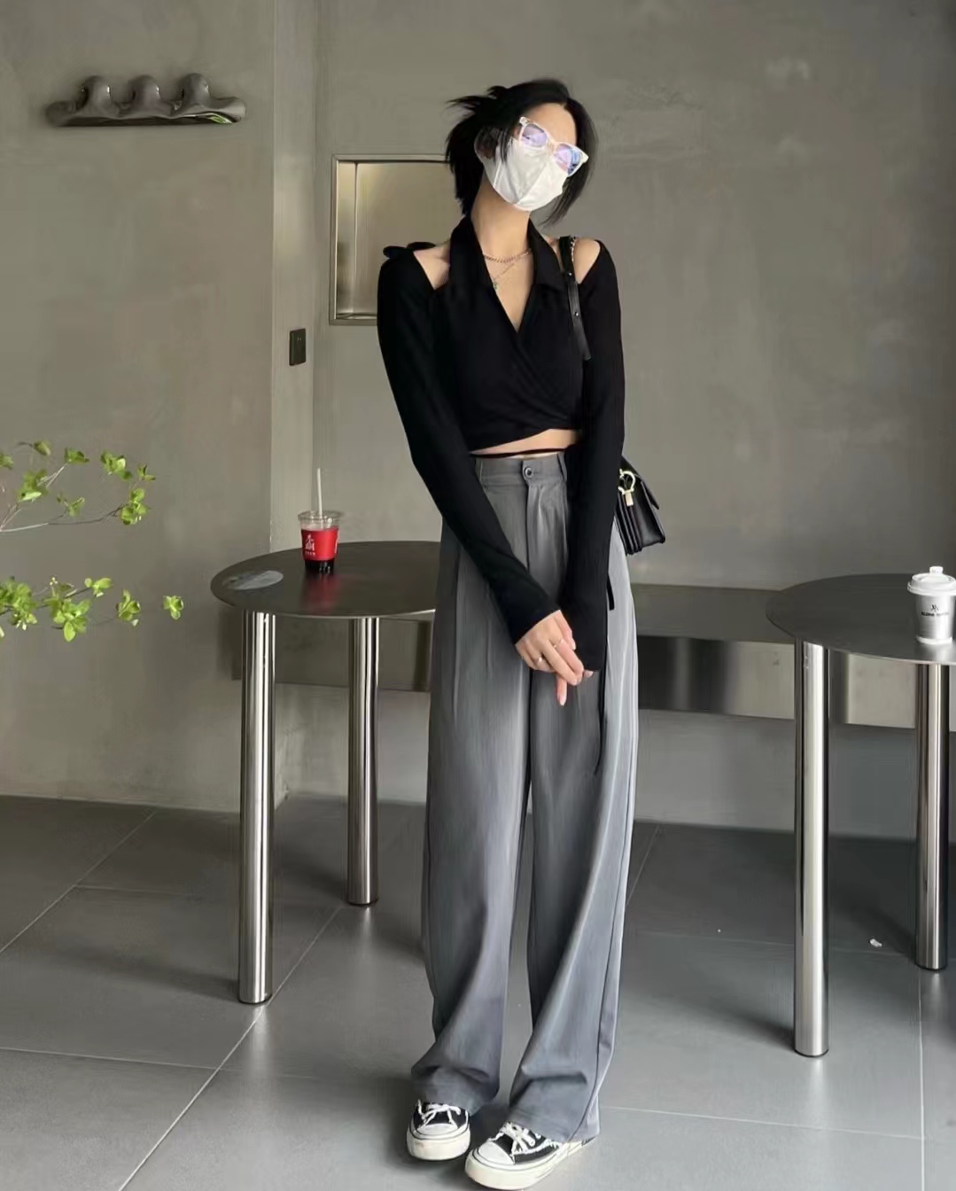 有垂感的灰裤子怎么搭配,有垂感的灰色裤子怎样搭配