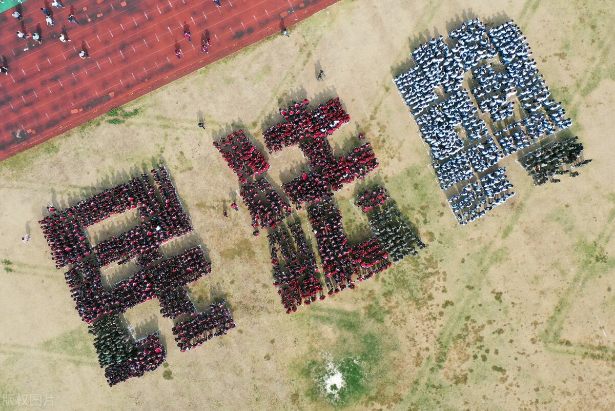 打篮球的时候不小心撞伤人犯法吗,打篮球时故意撞人算违规吗